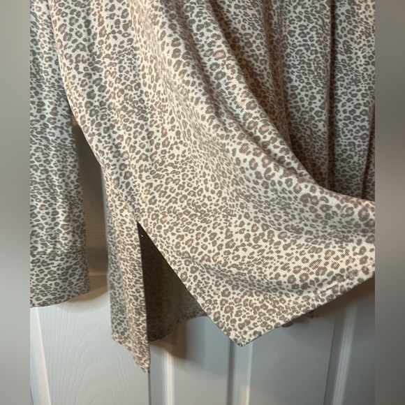 American Eagle Oversized Leopard Print Long Sleeve Shirt - Picture 6 of 6